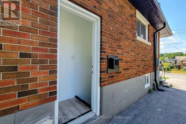 Photo du bâtiment - 265 W 19th St