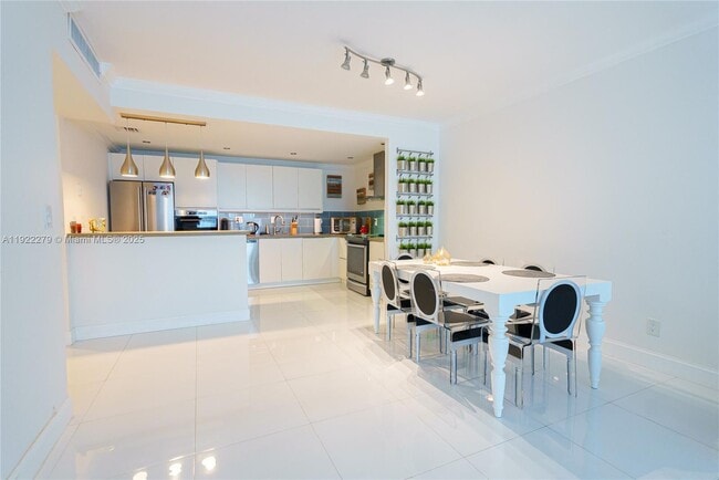 Foto del edificio - 19390 Collins Ave