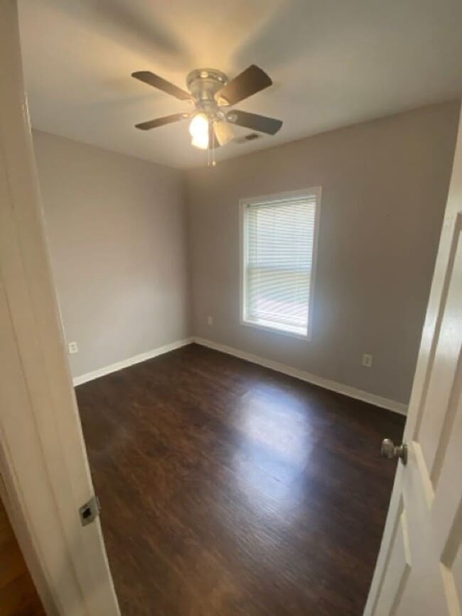 Building Photo - Cute 3 Bedroom Manchester Bungalow