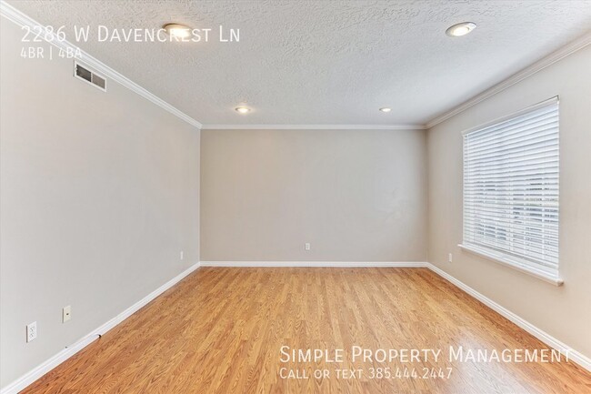 Foto del edificio - Spacious 4 BD townhome in Taylorsville!