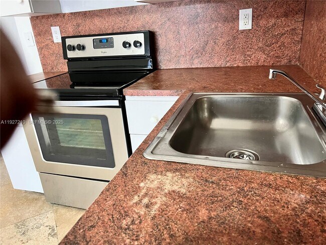 Foto del edificio - 5423 W 22nd Ct