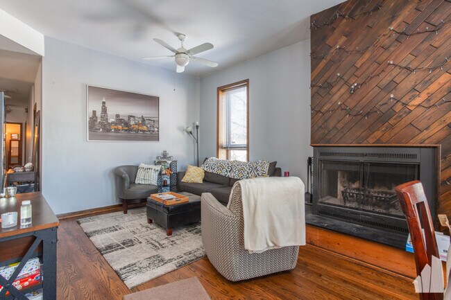 Foto del edificio - 1455 W Wilson Ave