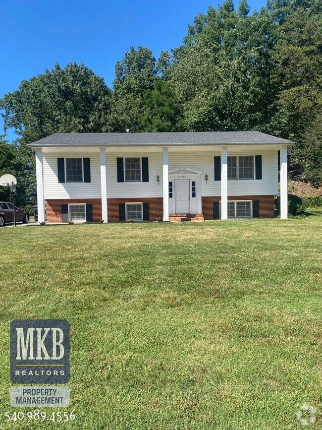 Building Photo - 3925 Belle Meade Dr