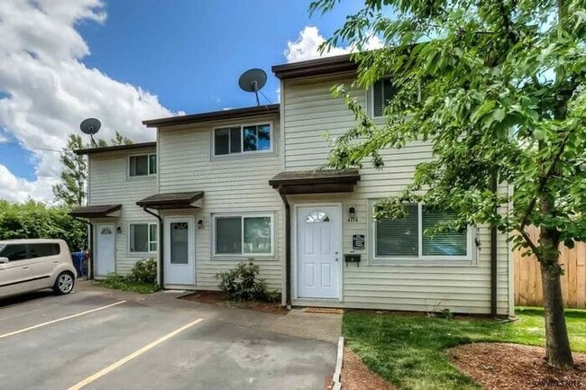 Foto del edificio - Updated 2BD/1BA Townhome- Move-In Ready Just in Time for Summer!