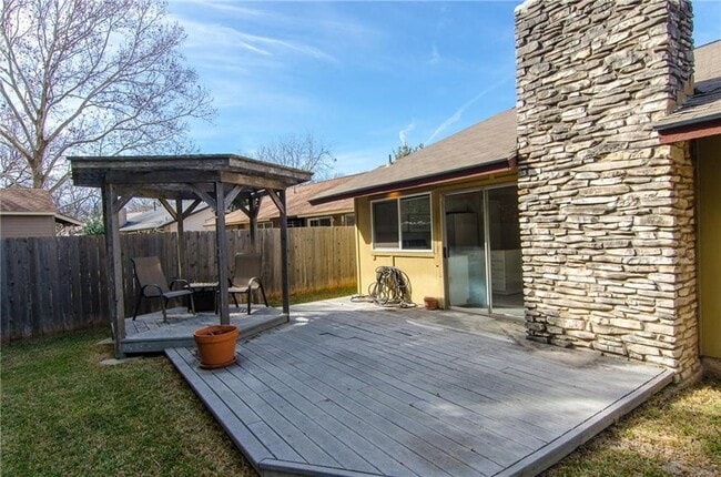 Building Photo - 10405 Firethorn Ln