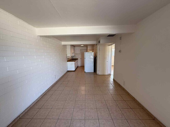 Building Photo - 4904 S 13th Ave