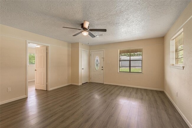 Foto del edificio - 137 E Austin Ave