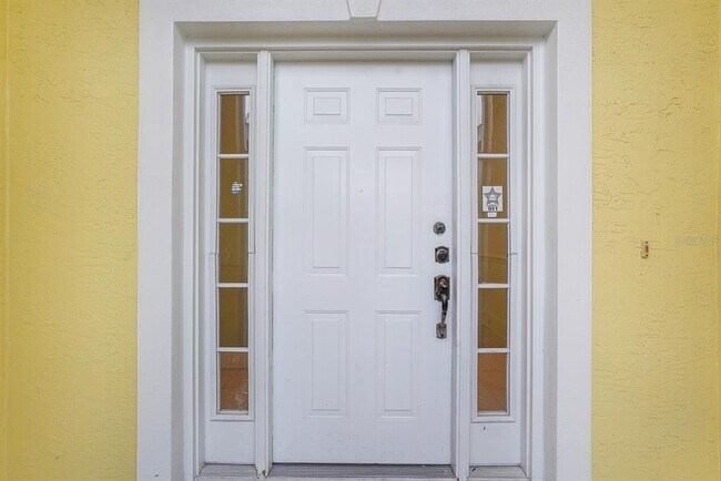 Foto del edificio - 295 Fareham Dr