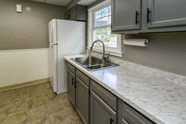 Building Photo - 412 Hixson Ave