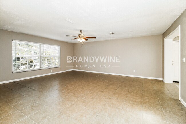 Foto del edificio - 3221 Thistle Hill Dr