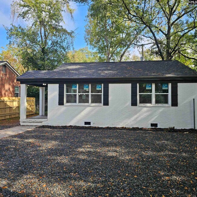 Building Photo - 830 S Kilbourne Rd