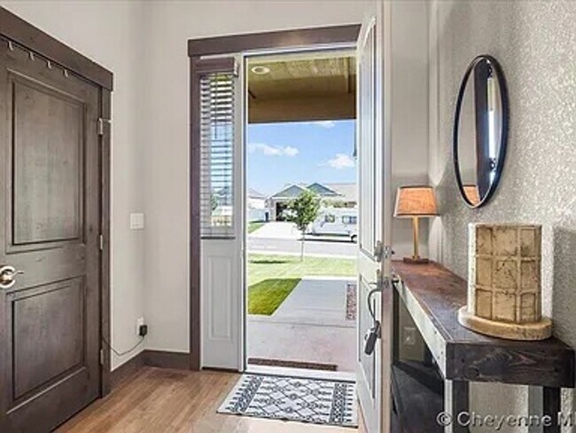 Building Photo - 3 BEDROOM, 2.5 BATHROOM SADDLE RIDGE HOME ...
