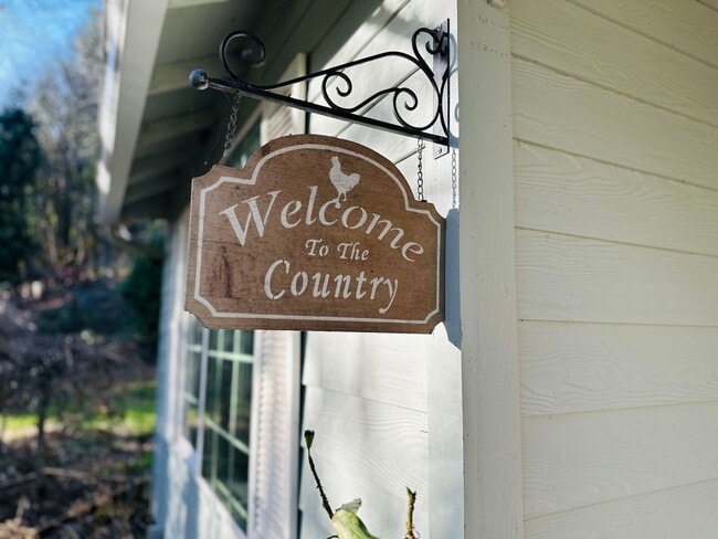 Building Photo - Charming Newly Remodeled Acreage Home