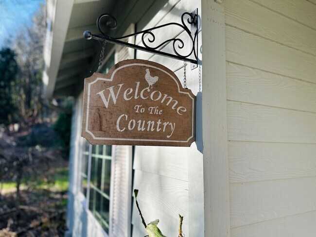 Foto del edificio - Charming Newly Remodeled Acreage Home