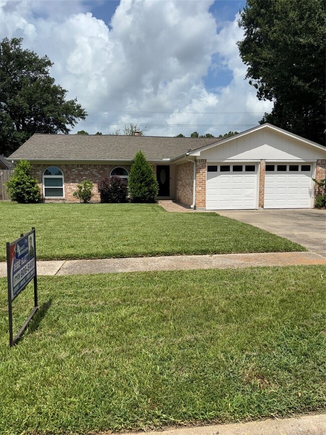 Building Photo - 15815 Whipple Tree Dr
