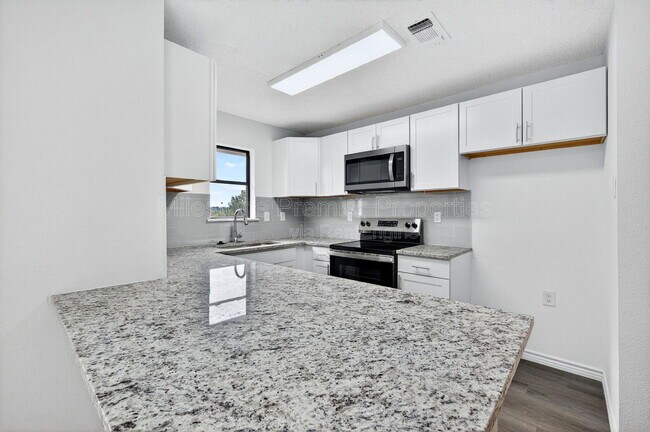 Building Photo - 701 E Morton St