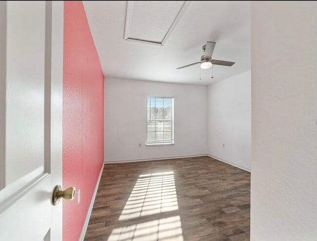 Building Photo - 6930 Bahia Rd