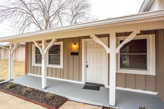 Building Photo - 3213 Ridgeview Cir