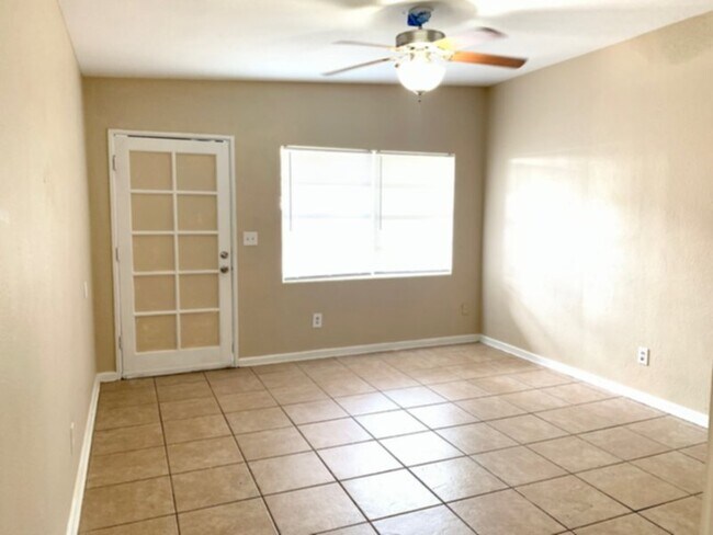 Foto del edificio - 3 Bedroom Home with NEW Paint, &amp; Updat...