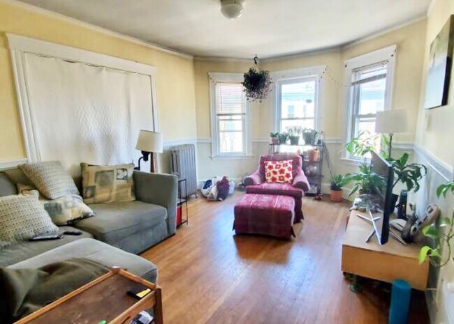 Livingroom - 18 Lincoln Pky