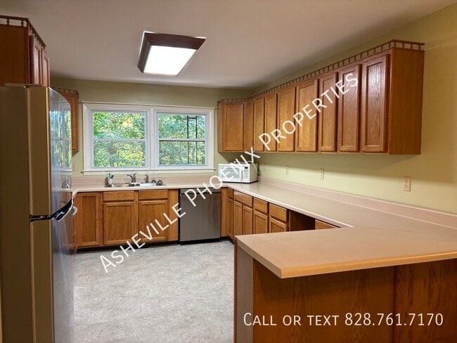 Building Photo - 154 Garland St