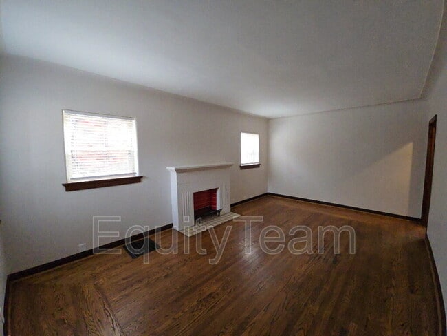 Foto del edificio - 4379 Ridgeview Ave