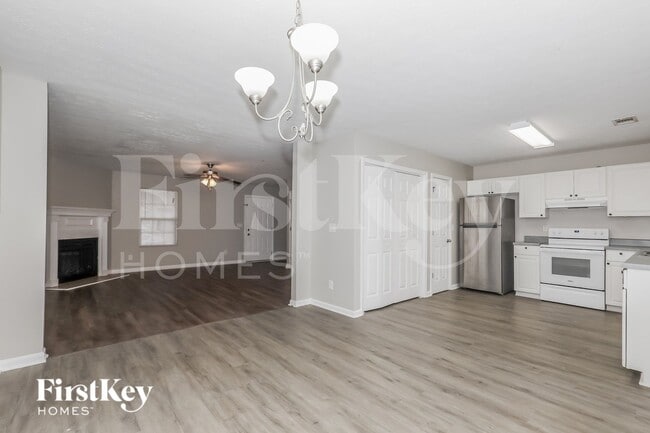 Foto del edificio - 311 Goldenrod Dr