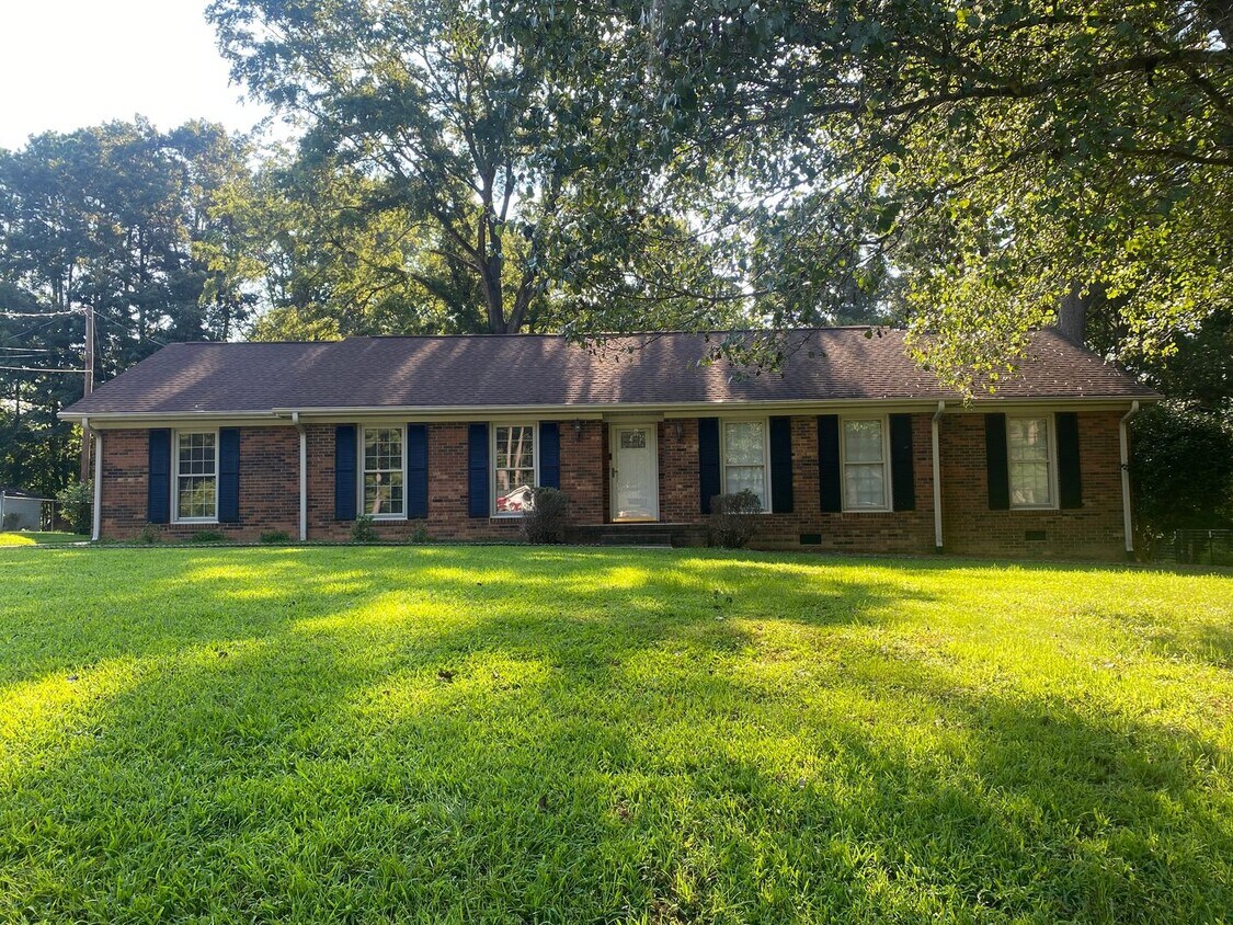 Foto principal - 3 Bedroom,2 Bath Home in north Durham with...