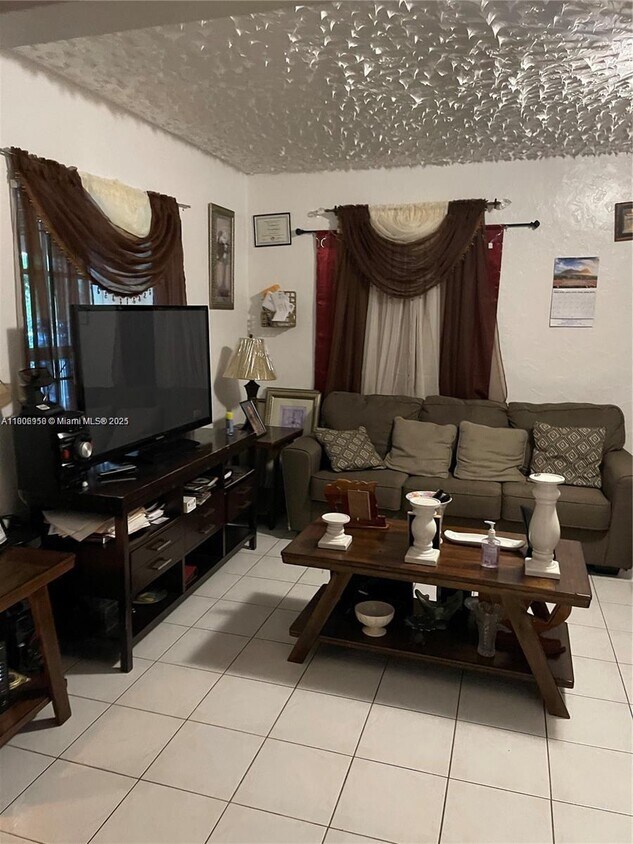 Foto del edificio - 640 NE 141st St