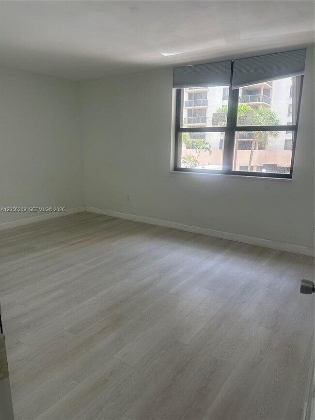 Building Photo - 10185 Collins Ave