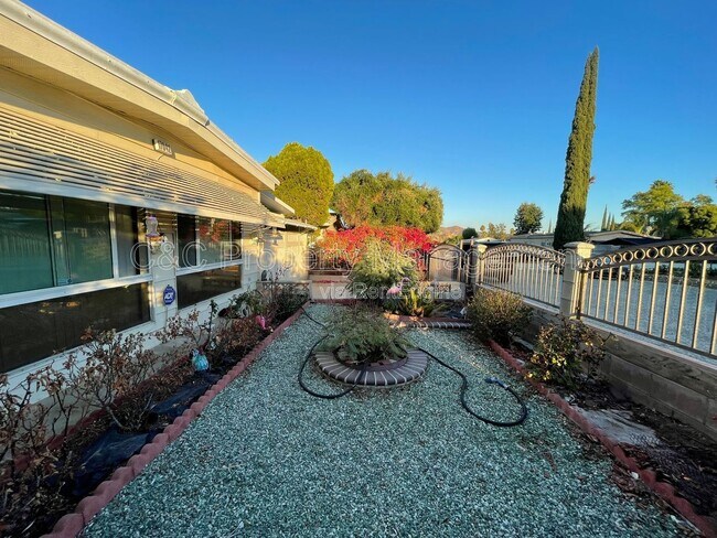 Building Photo - 17042 Esperanza Dr