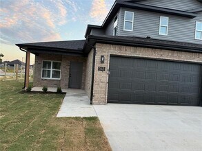 Building Photo - 543 Cosmos St