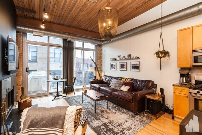 Building Photo - 2333 W Saint Paul Ave