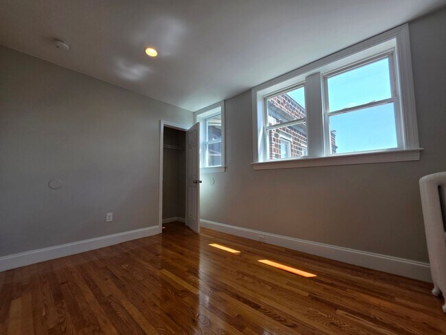 Building Photo - 85 Egmont St