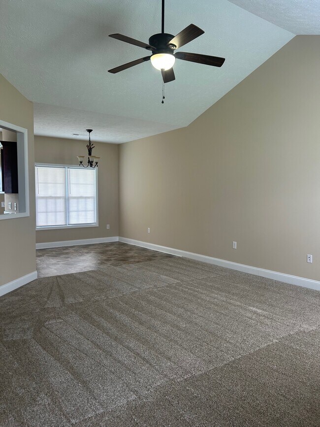 Foto del edificio - 107 Silver Peak Dr