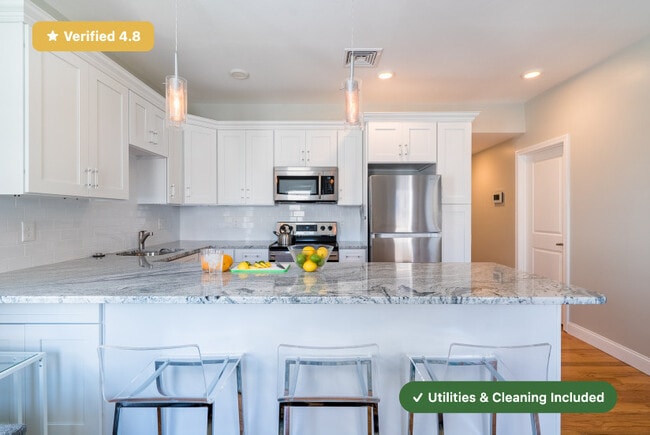 Building Photo - Furnished Bedroom with Private Bath in South Boston
