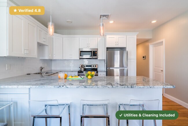 Foto del edificio - Furnished Private Bedroom in South Boston