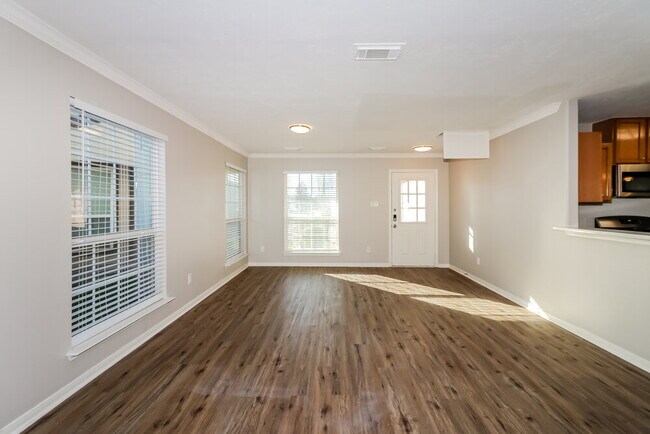 Foto del edificio - 2406 Glenholly Park Dr