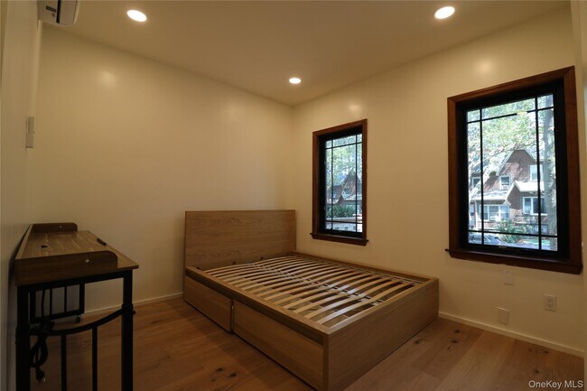 Foto del edificio - 66-56 Saunders St