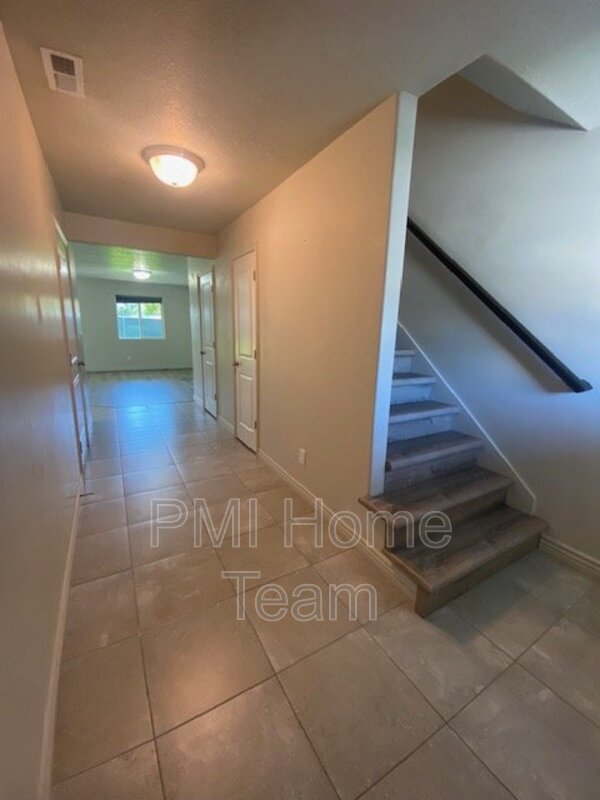 Building Photo - 690 N 1775 W