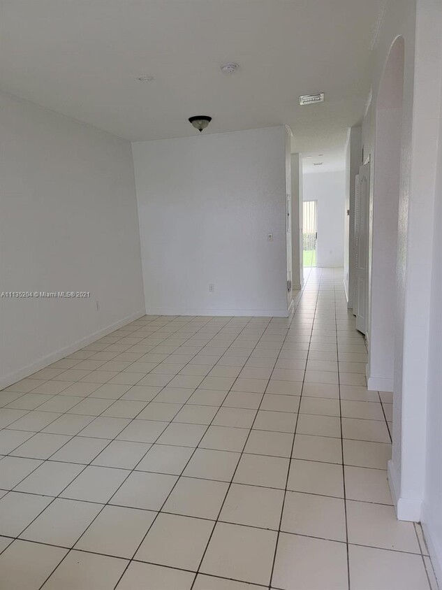 2460 SE 16th Terrace Unit 100, Homestead, FL 33035 Condo for Rent in