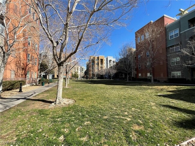 Building Photo - 44 E Serene Ave