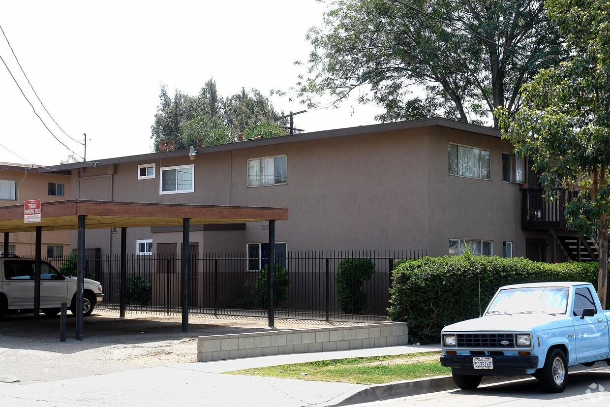 Foto del edificio - 1429 W Lingan Ln