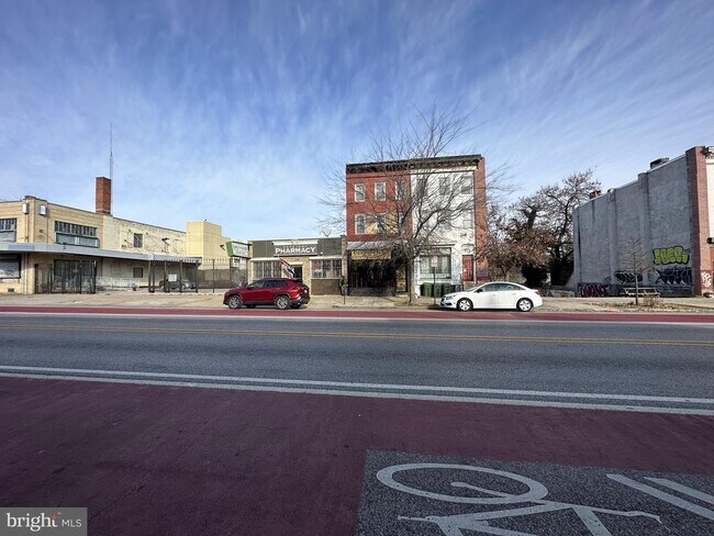 Building Photo - 1349 W North Ave