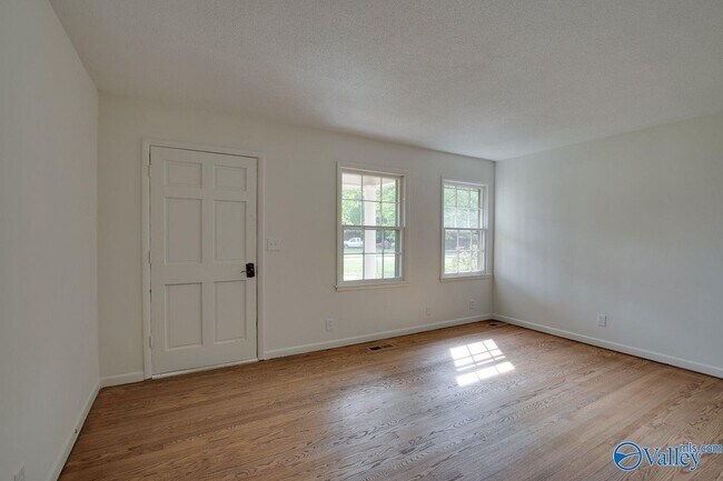 Building Photo - 1005 Branscomb Ct SE
