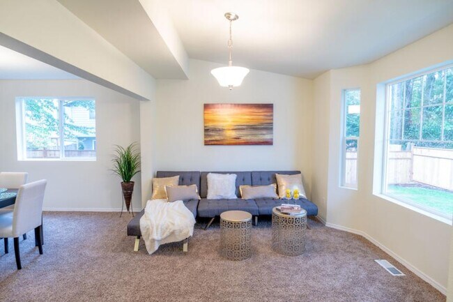 Foto del edificio - 5 bedroom in Shoreline WA 98133