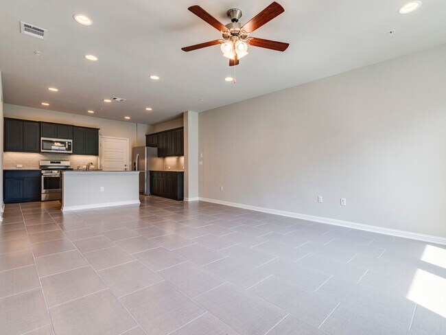 Foto del edificio - 13800 Lyndhurst St