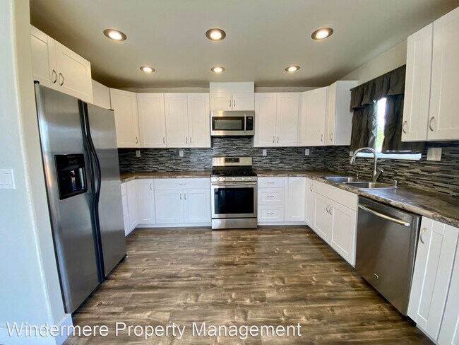 Foto del edificio - 3 br, 2 bath House - 8236 Chilliwack Rd
