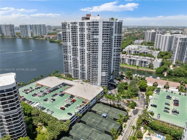 Foto del edificio - 3530 Mystic Pointe Dr