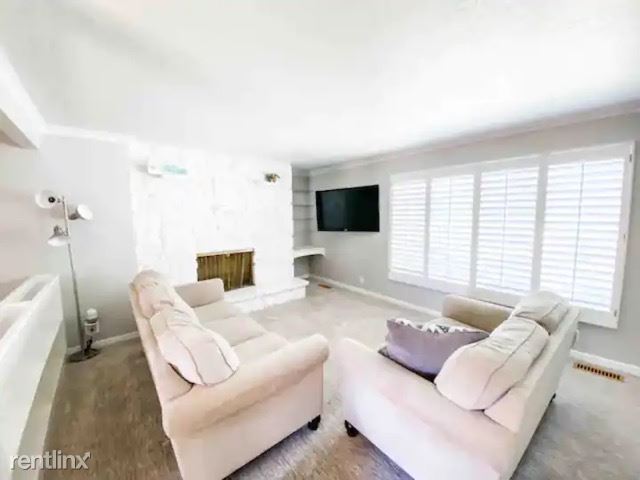 Foto del edificio - 6 br, 3 bath House - 728 West 3400 South